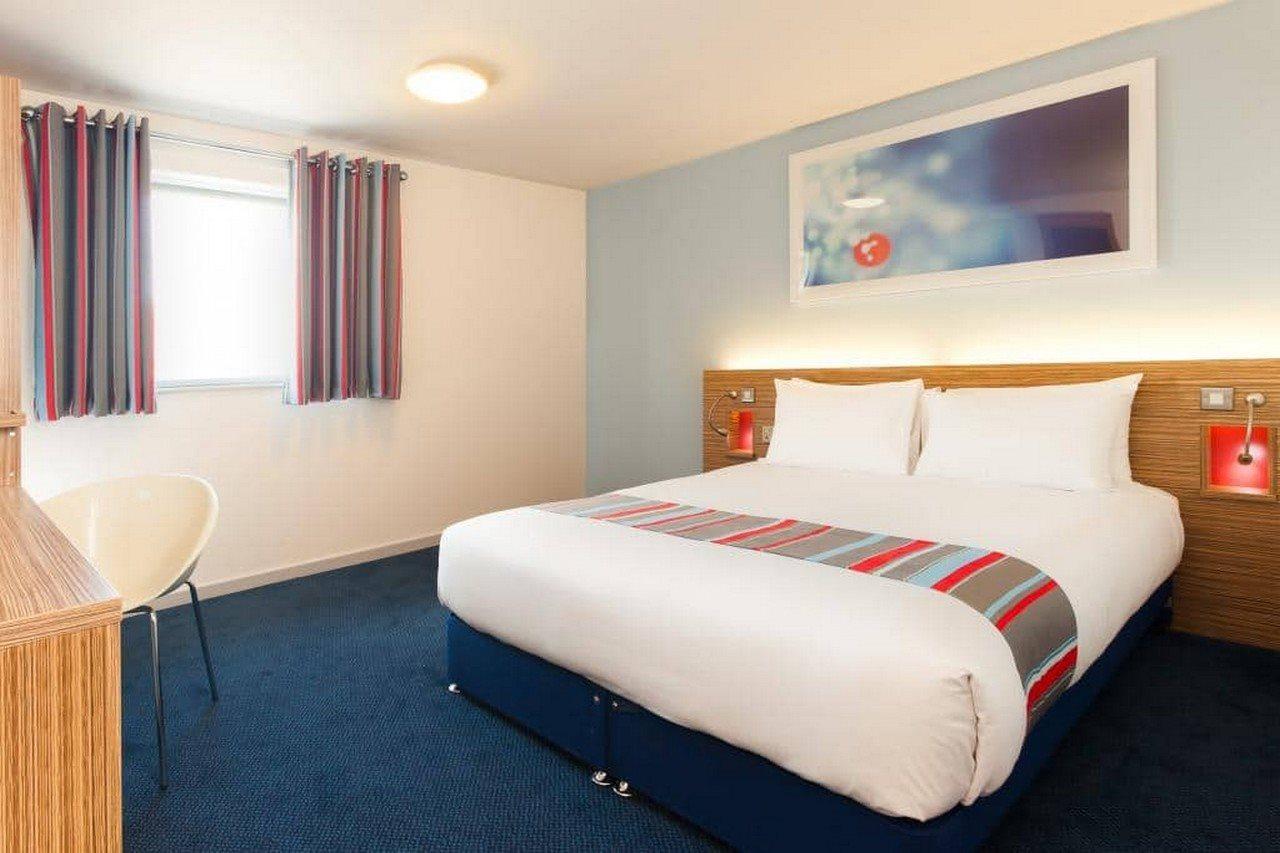 Travelodge Cardiff Central Queen Street Exterior photo