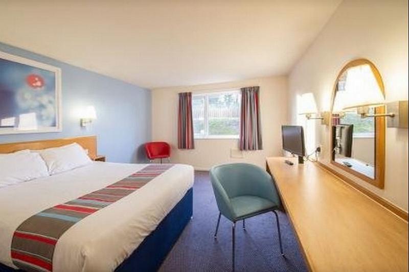 Travelodge Cardiff Central Queen Street Exterior photo