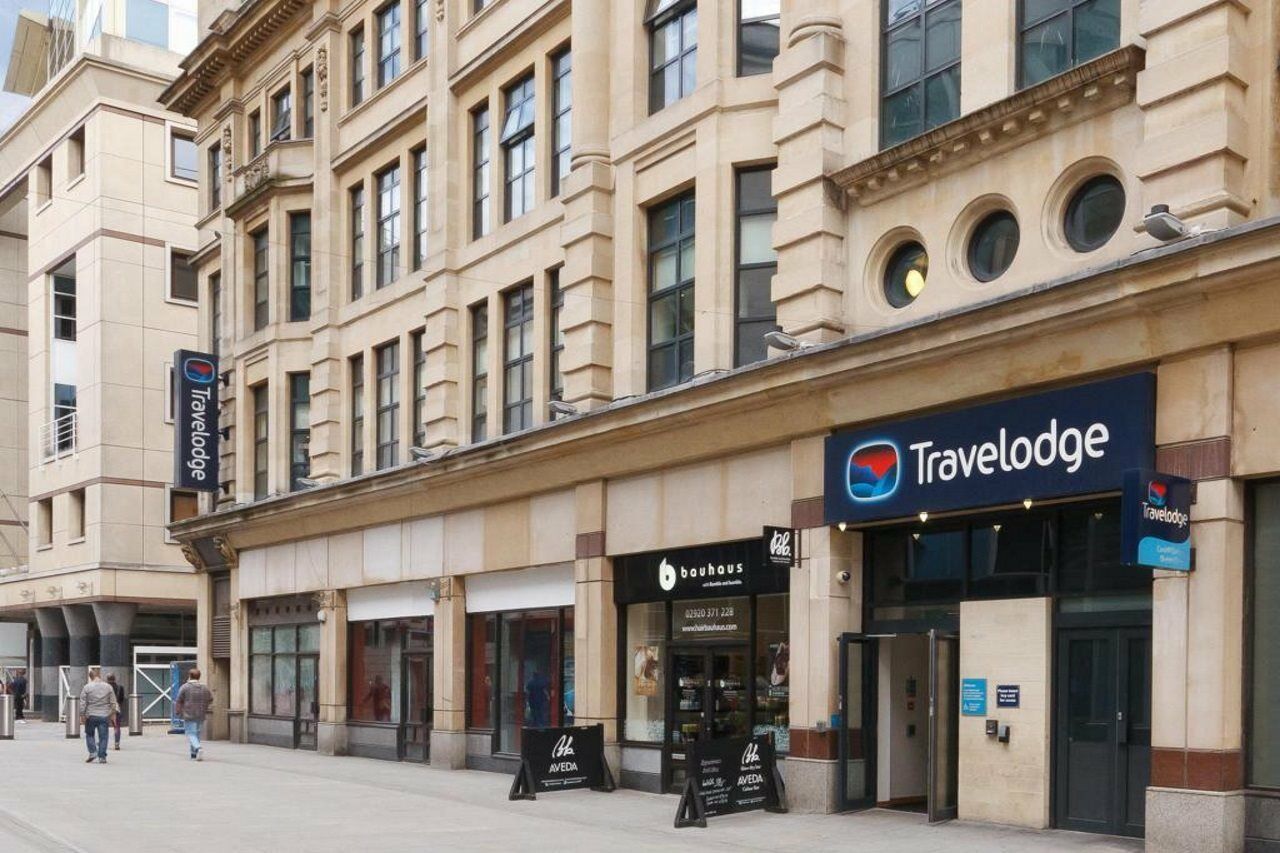 Travelodge Cardiff Central Queen Street Exterior photo