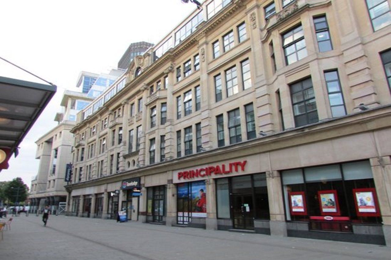 Travelodge Cardiff Central Queen Street Exterior photo