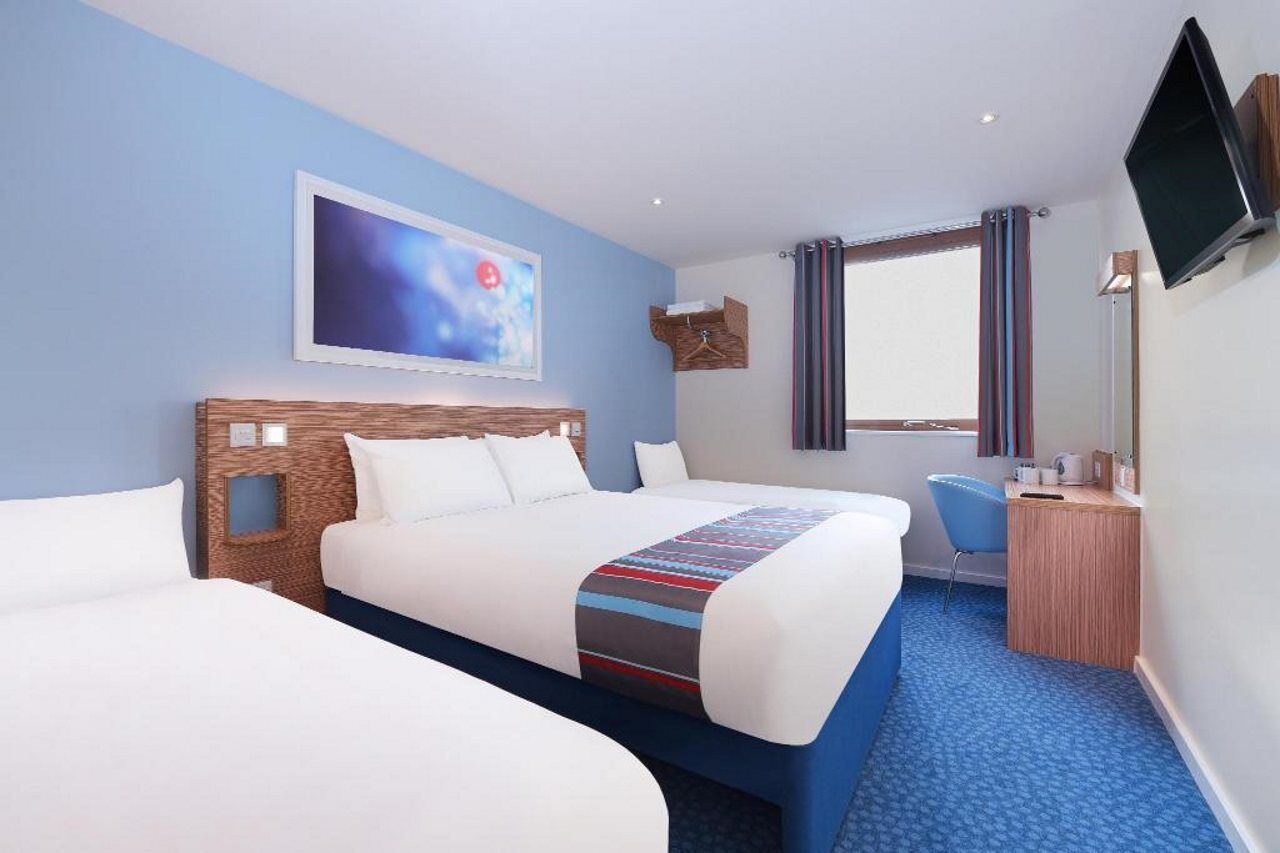 Travelodge Cardiff Central Queen Street Exterior photo